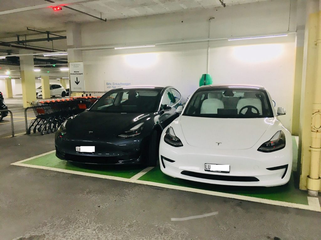 Tesla Spotting – Tesla Model 3